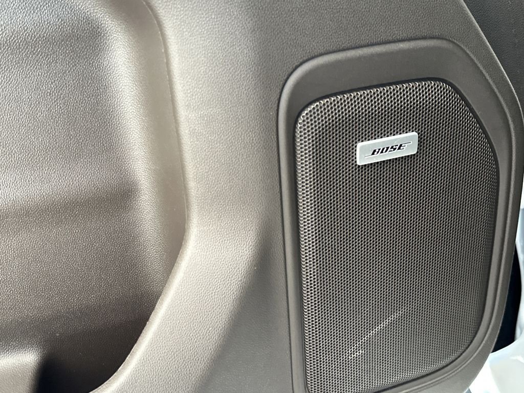 Used 2022 White GMC Denali image 13