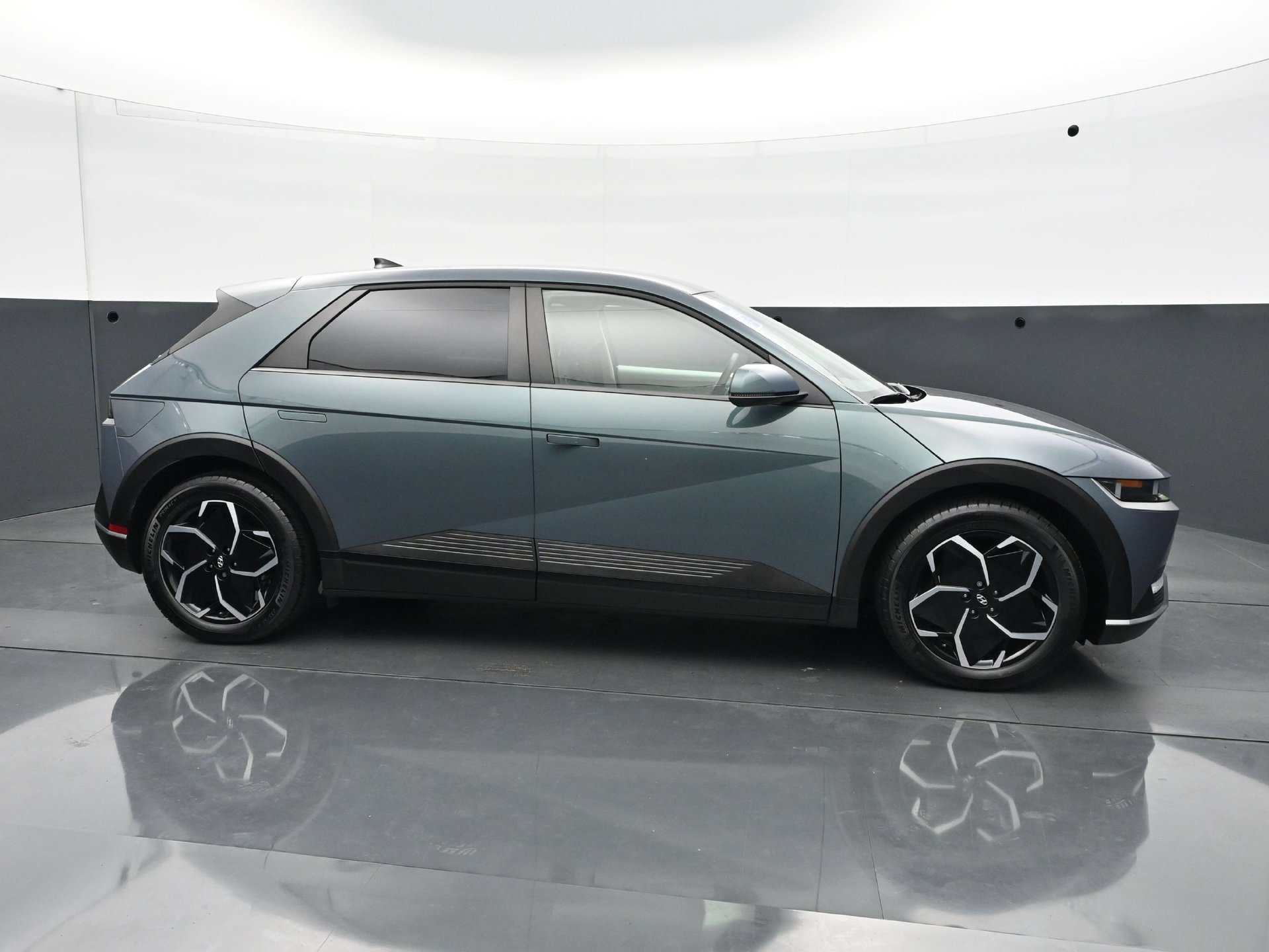 Used 2024 Digital Teal Hyundai SEL AWD image 7
