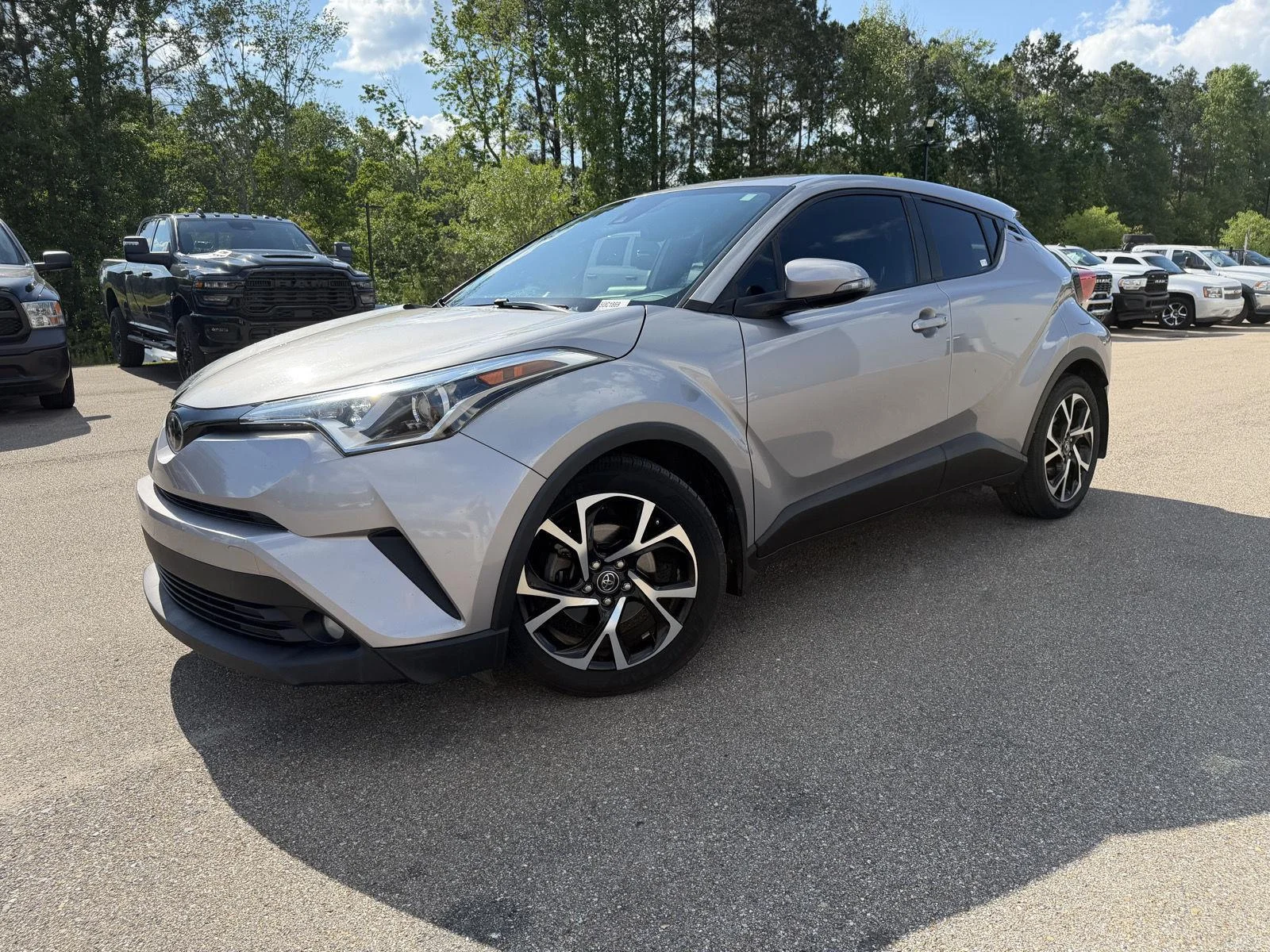 2018 Toyota C-HR XLE Premium's photo