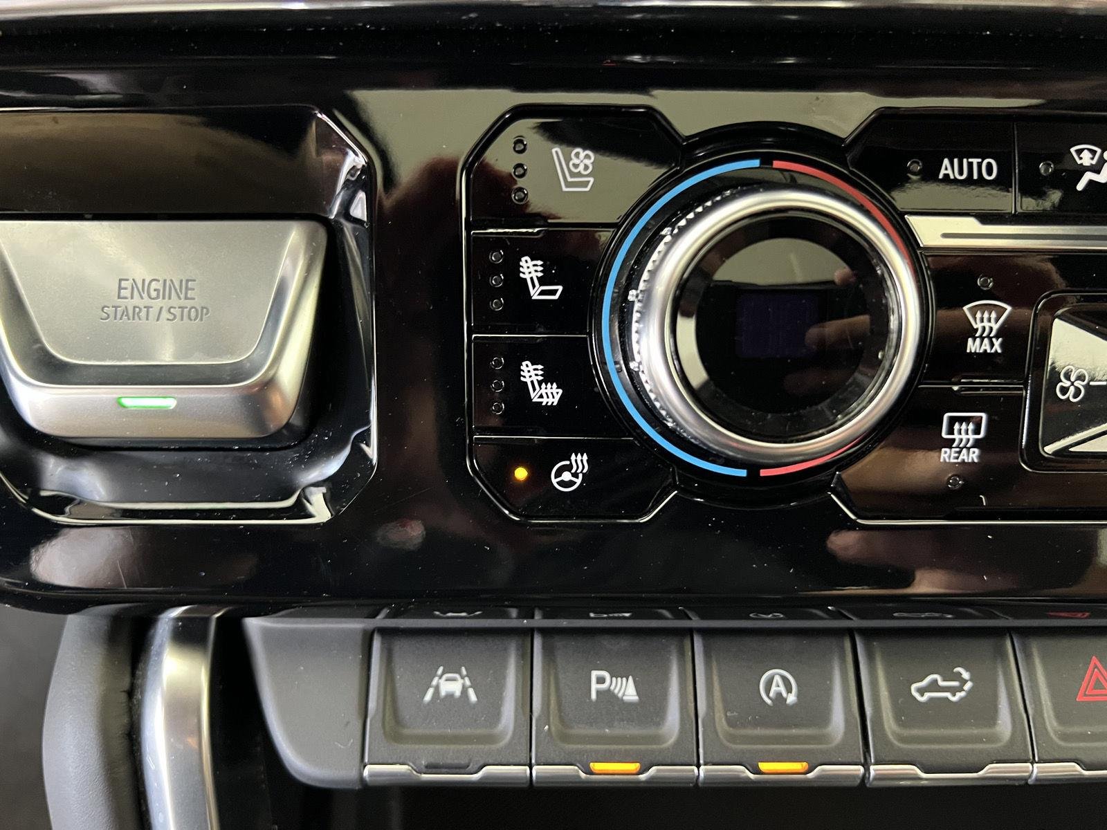 Used 2024 White Frost Tricoat GMC Denali Ultimate image 25