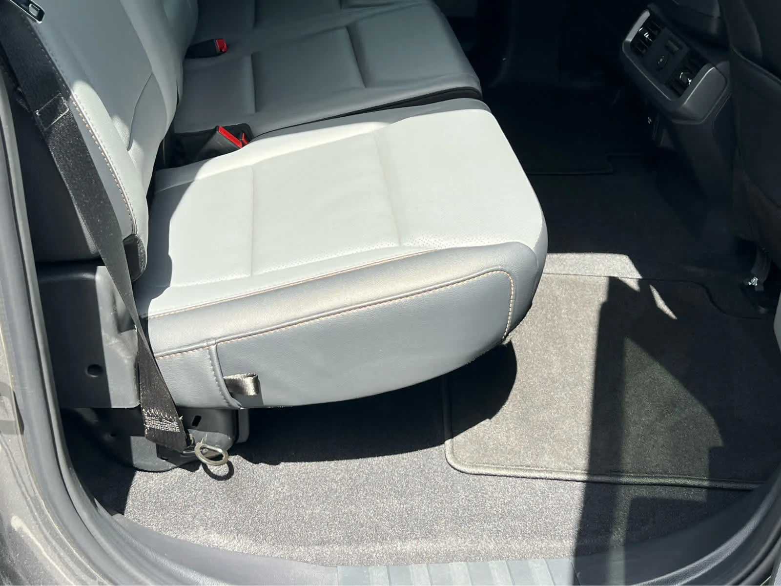 Used 2025 Light Blue Clearcoat Metallic Ford LARIAT image 22