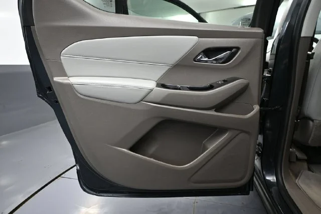 Used 2018 Gray Chevrolet 3LT image 28