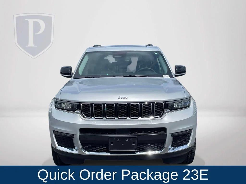 Used 2023 Silver Jeep Limited 4x4 image 3