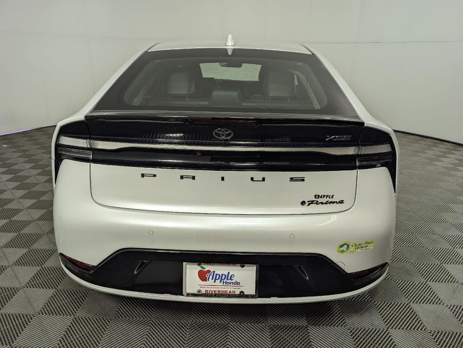 Used 2023 Wind Chill Pearl Toyota XSE image 5