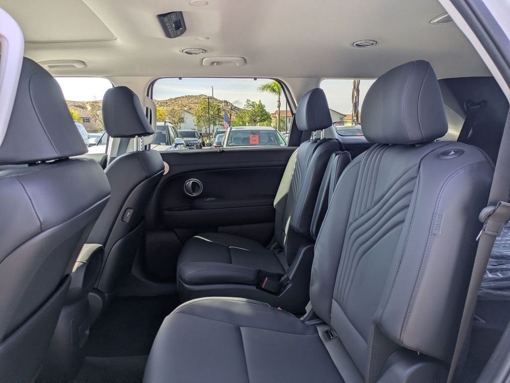 New 2026 White Hyundai SEL Premium image 25