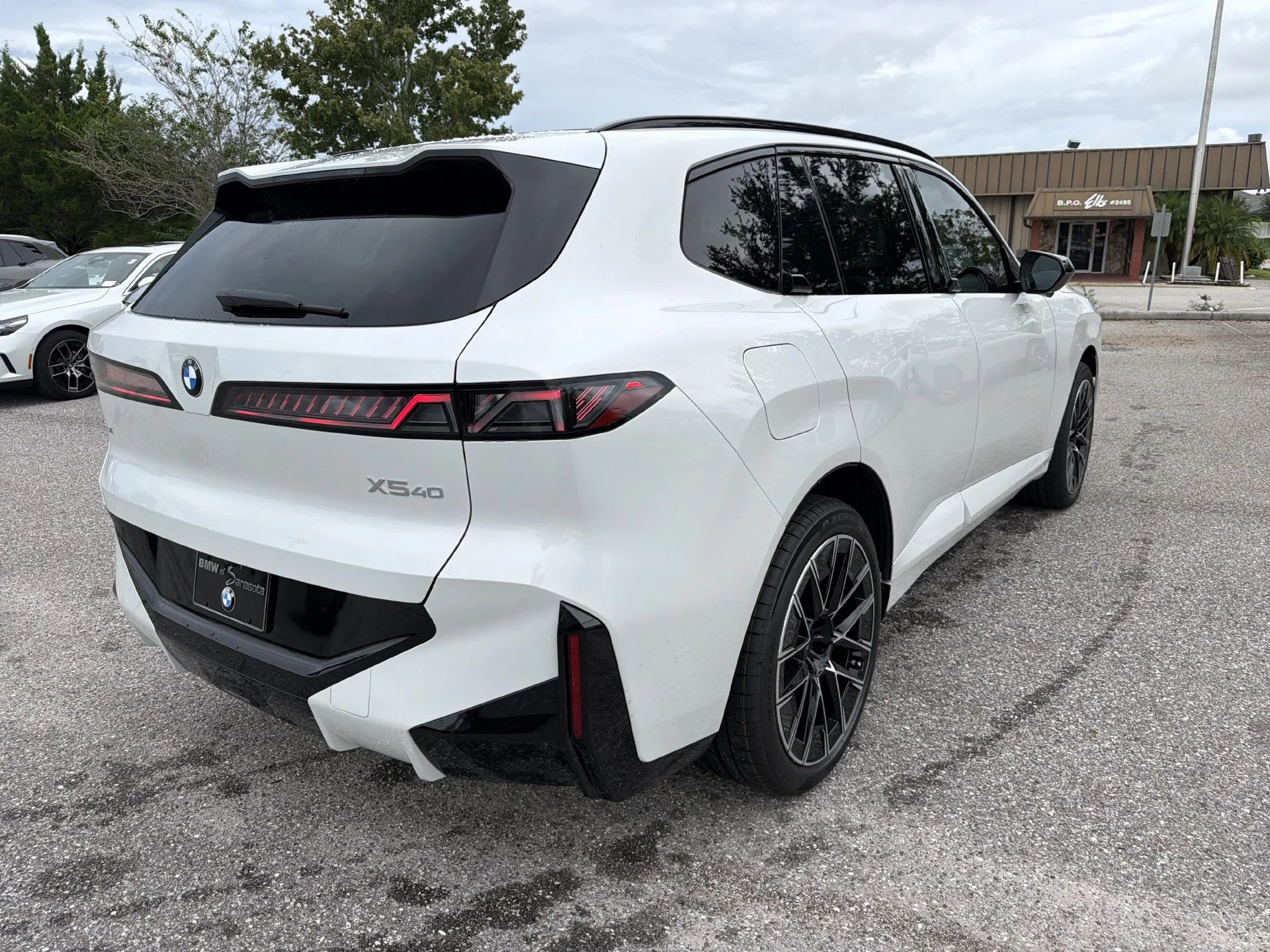 New 2027 Mineral White Metallic BMW  image 4