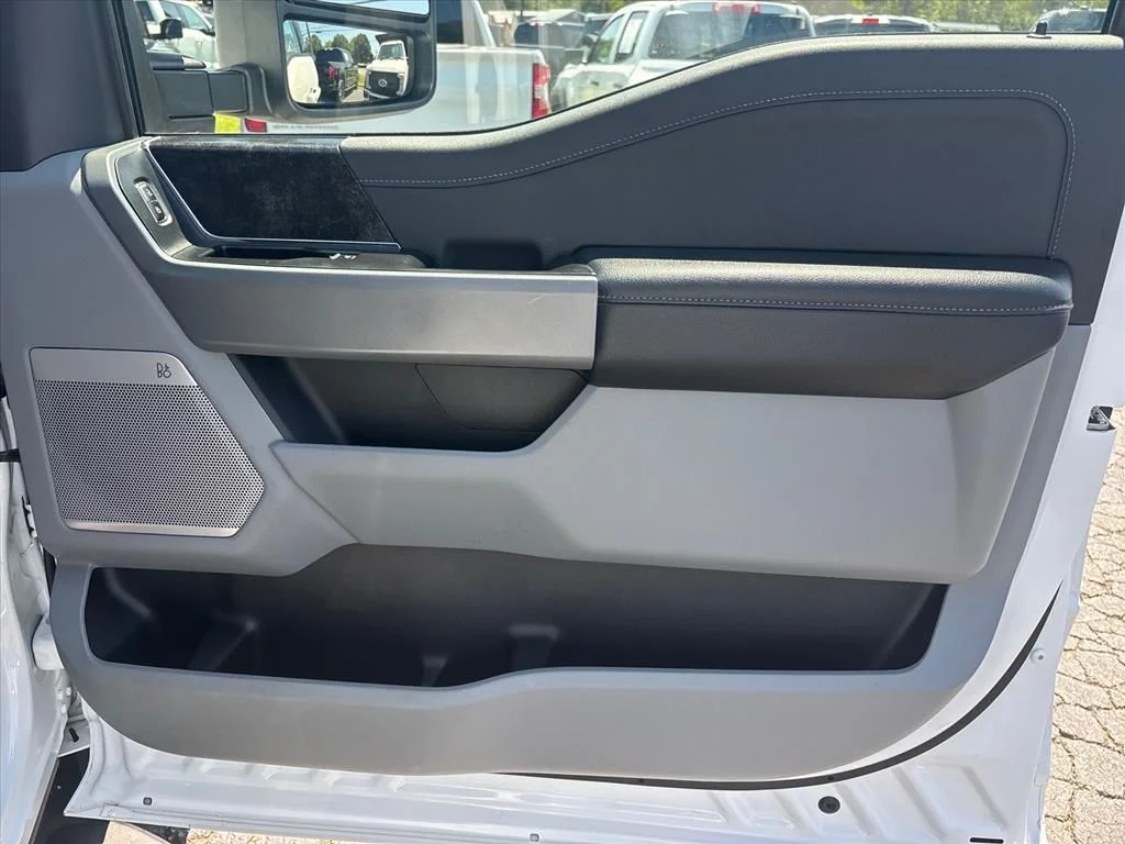 Used 2023 Oxford White Ford XLT image 14