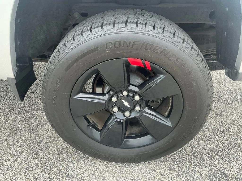 Used 2017 Silver Chevrolet LT image 39