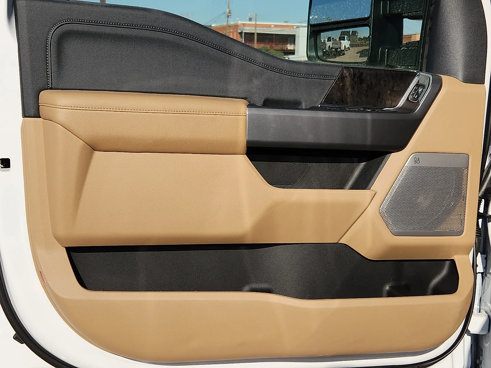 New 2026 Oxford White Ford Lariat image 14