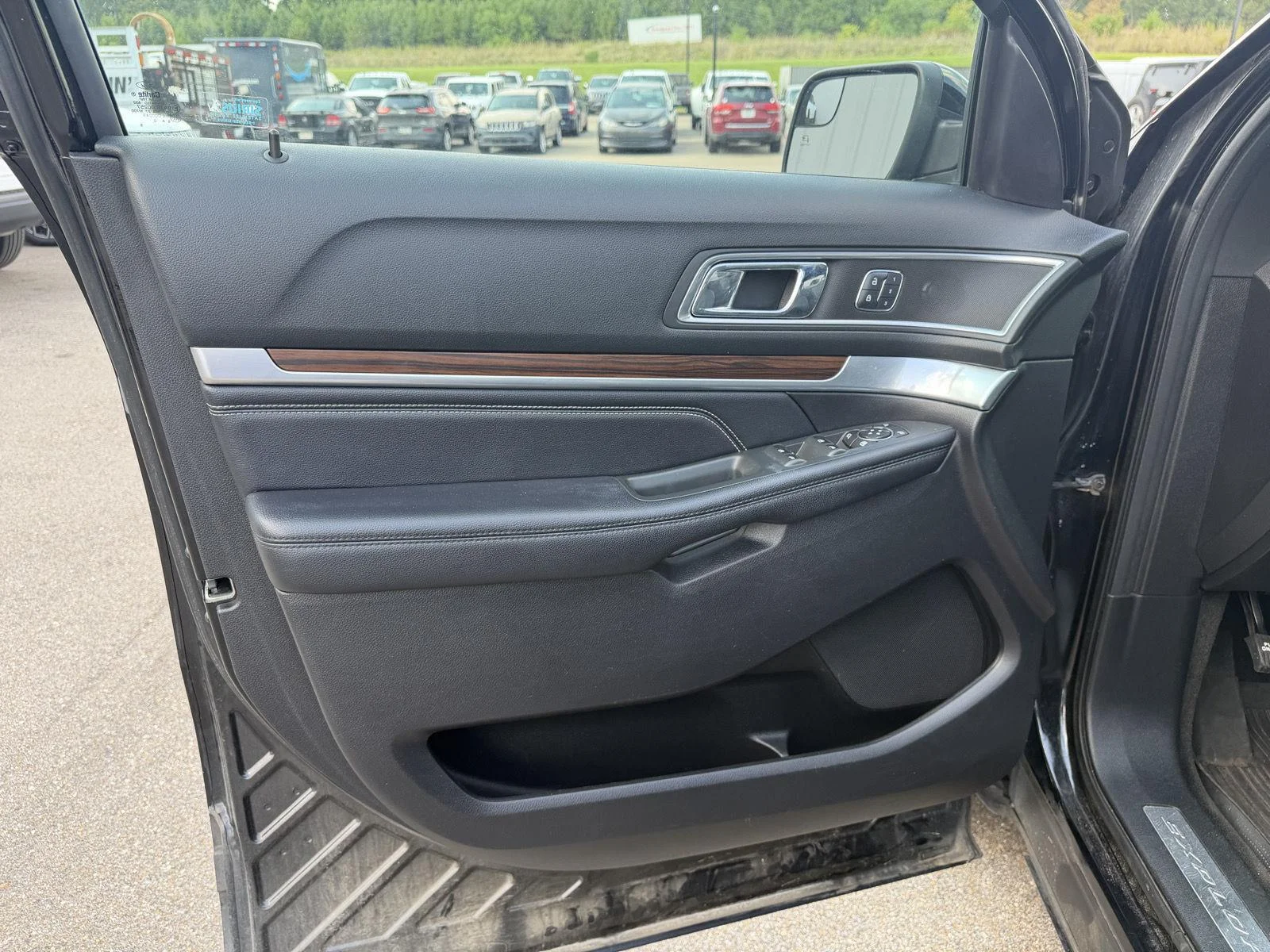 Used 2017 Shadow Black Ford Limited image 15