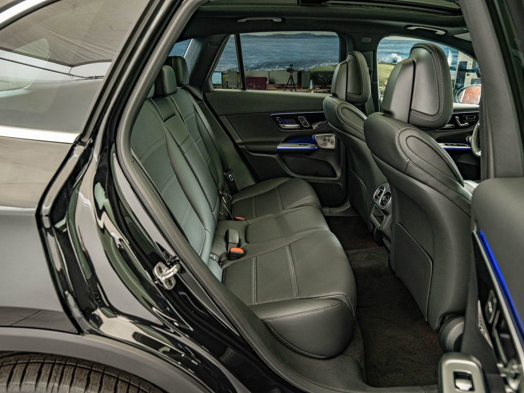 New 2026 Obsidian Black Metallic Mercedes-Benz GLC 300 image 33