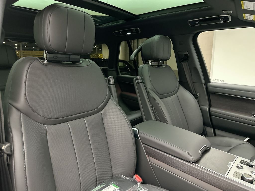 New 2027 Fuji White Land Rover SE image 6