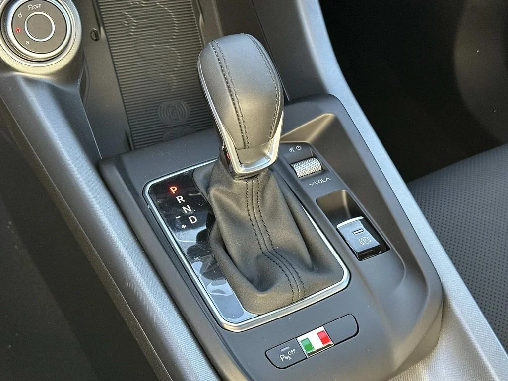 New 2025 Misano Blue Metallic Exterior Paint Alfa Romeo Base image 21