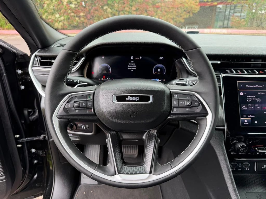 Used 2025 Diamond Black Crystal Pearlcoat Jeep Altitude X image 18