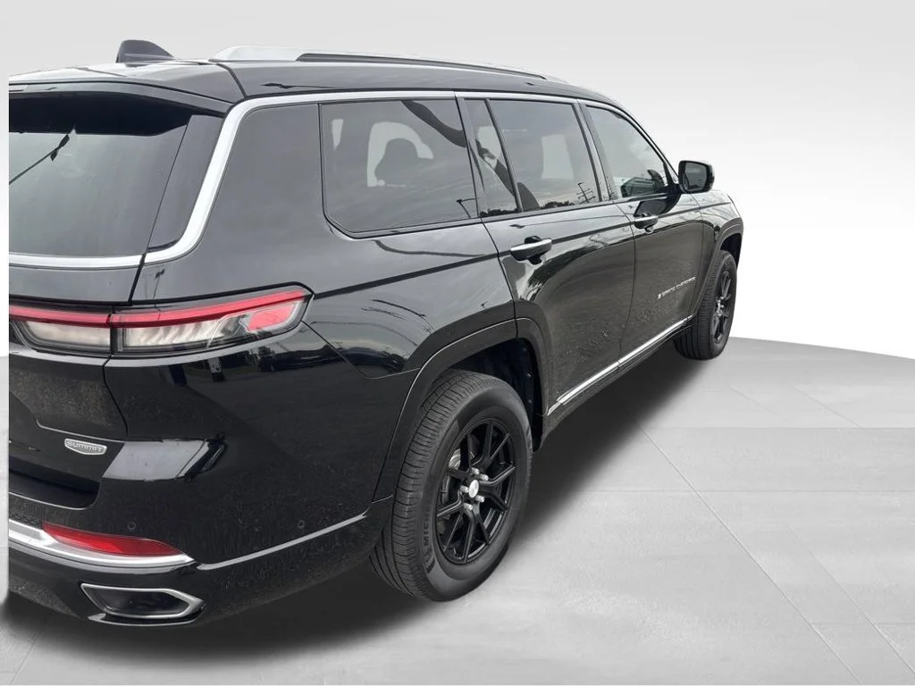 Used 2021 Black Jeep Summit image 7
