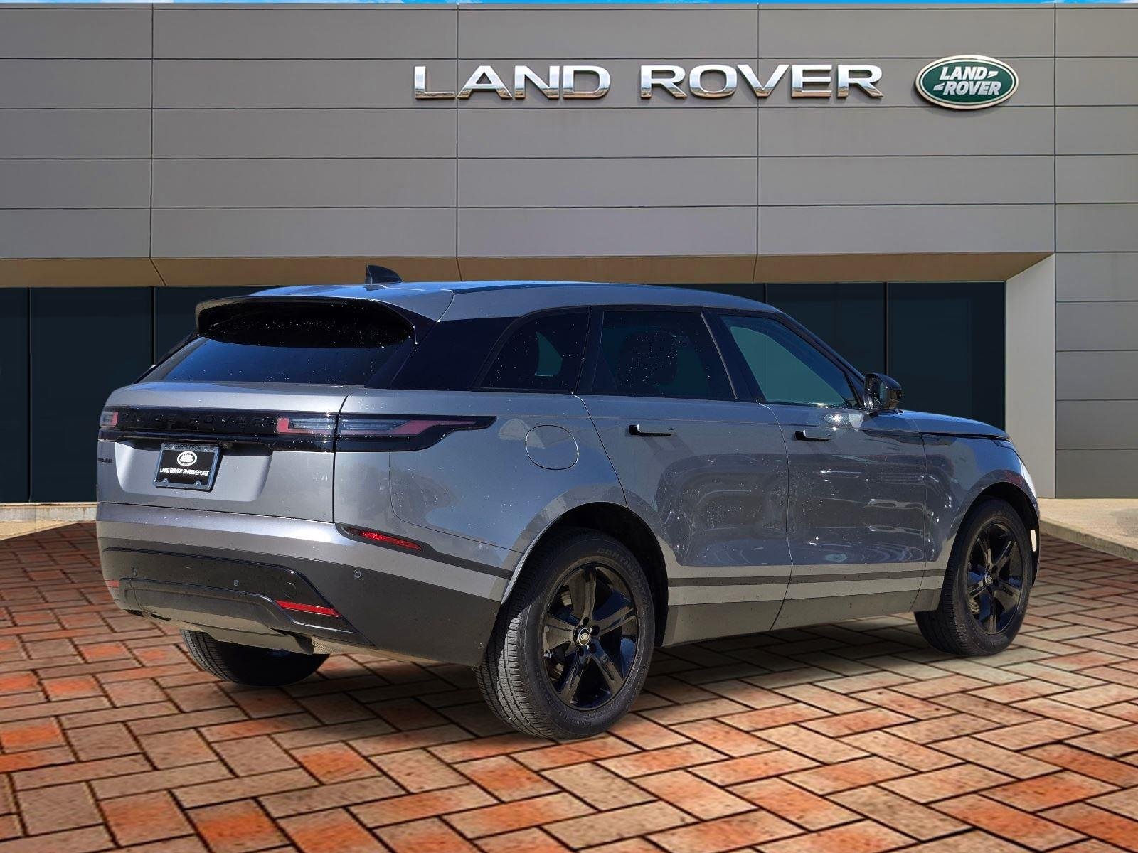 Used 2025 Zadar Grey Premium Metallic Land Rover S image 4