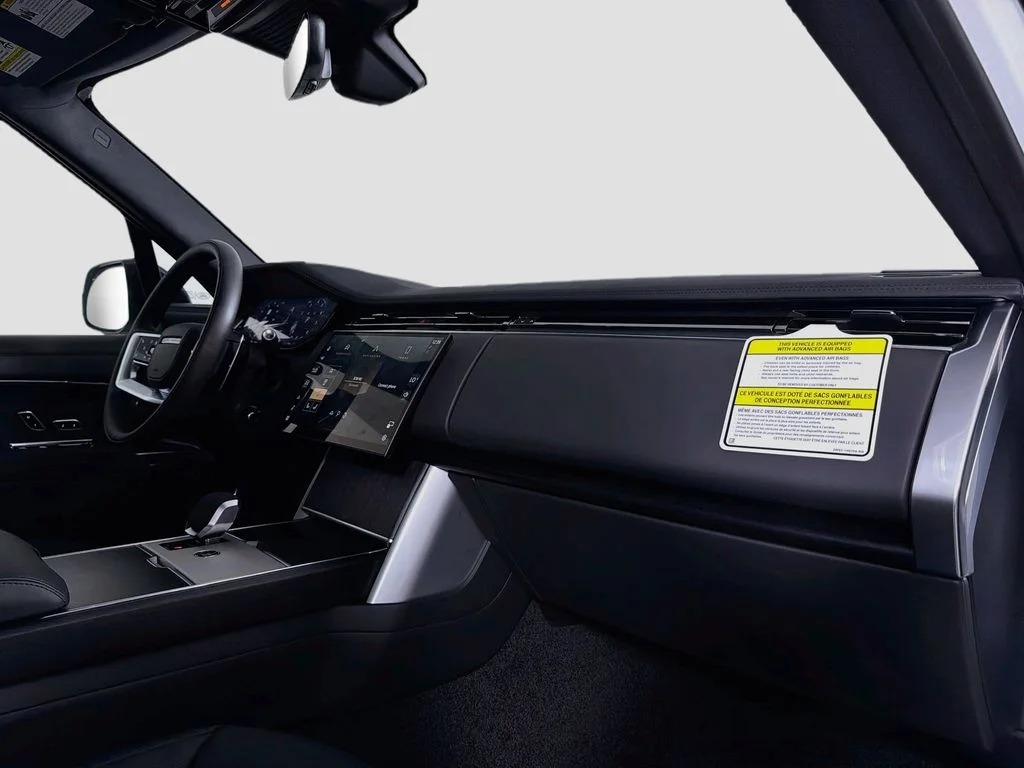 New 2026 Fuji White Land Rover SE image 31