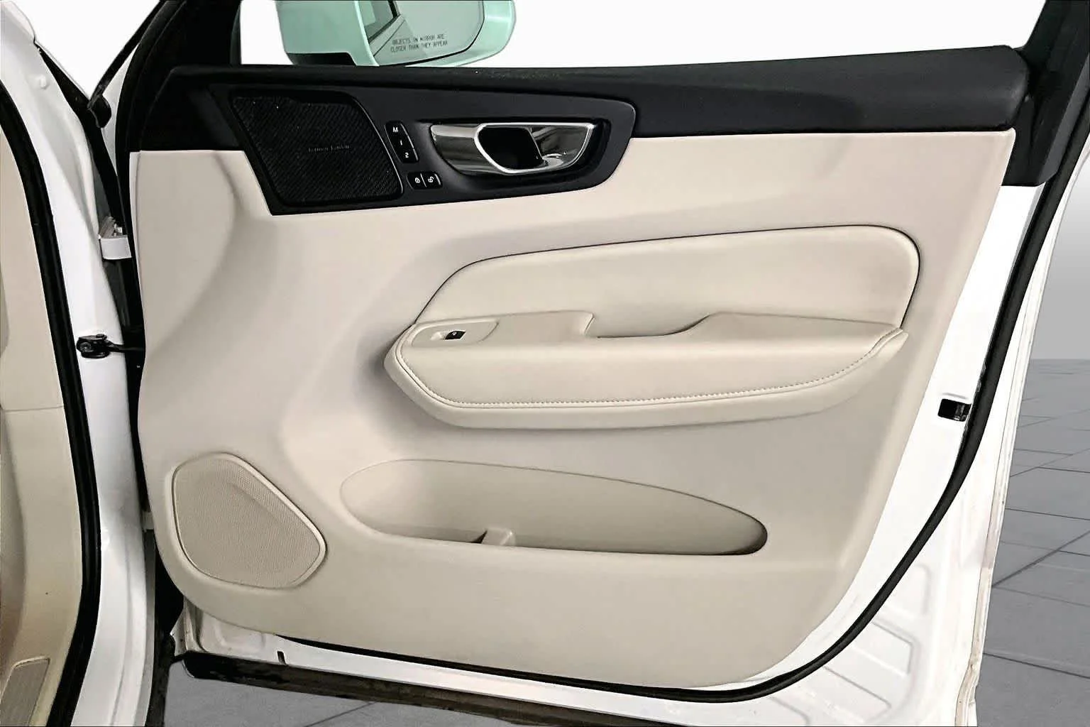 Used 2022 Crystal White Metallic Volvo Inscription image 23