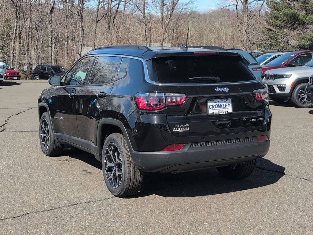 New 2026 Diamond Black Crystal Pearl-Coat Exterior Paint Jeep Limited image 5