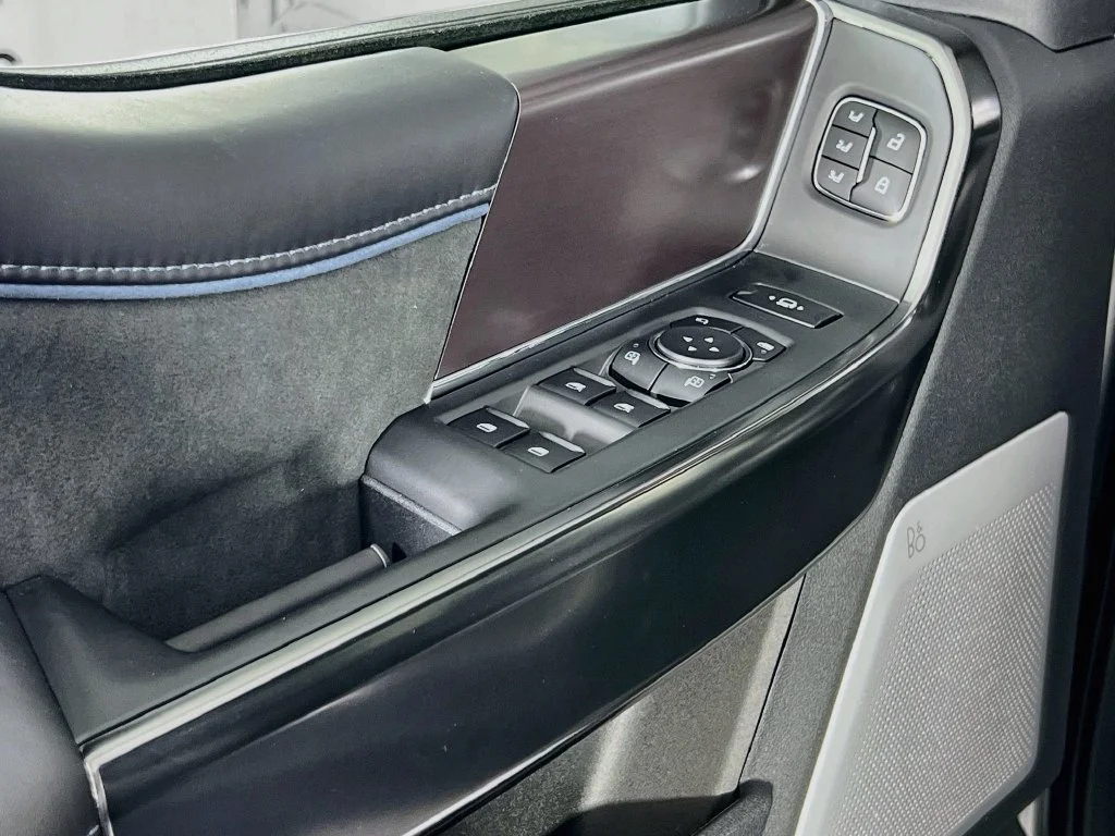 New 2027 Iconic Silver Metallic Ford Platinum image 11