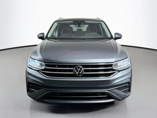 Used 2023 Platinum Gray Metallic Volkswagen 2.0T SE image 2