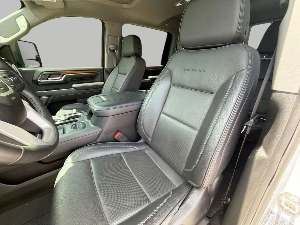 Used 2024 White GMC Denali image 17
