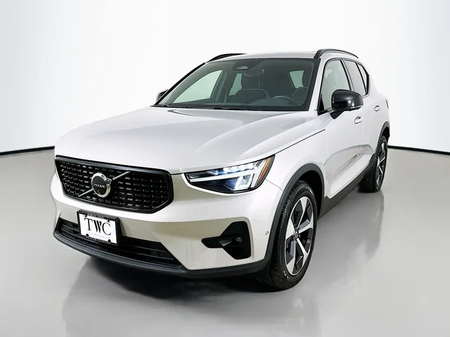 2025 Volvo XC40 