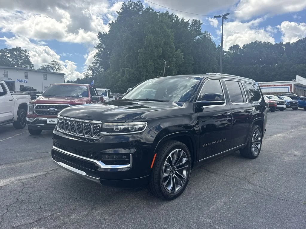 Used 2023 Black Jeep Series III image 3