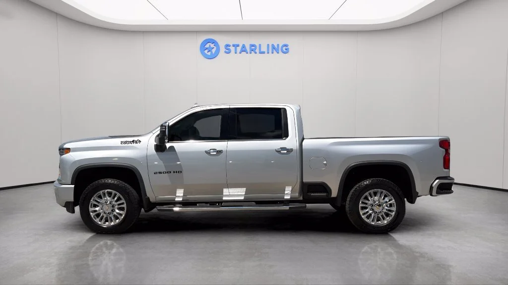 Used 2022 SILVER ICE METALLIC Chevrolet High Country image 3