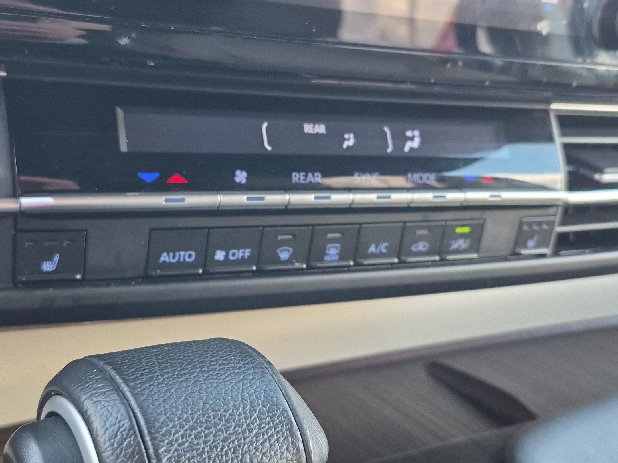 Used 2021 Predawn Gray Mica Toyota XLE image 31