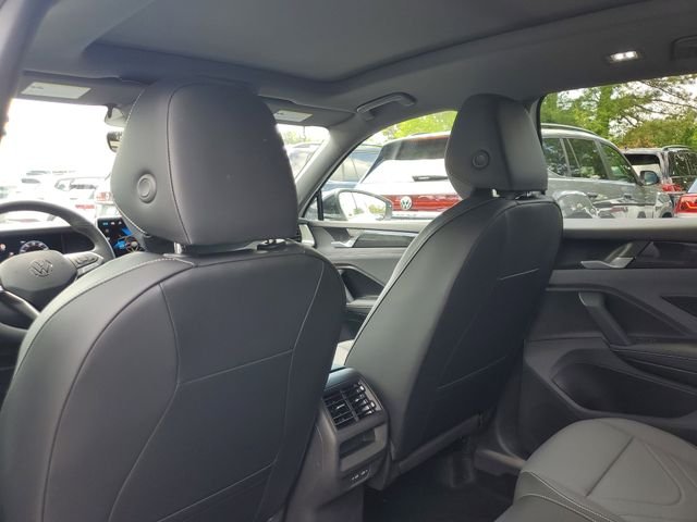 New 2026 White Volkswagen 2.0T SE R-Line Black image 11