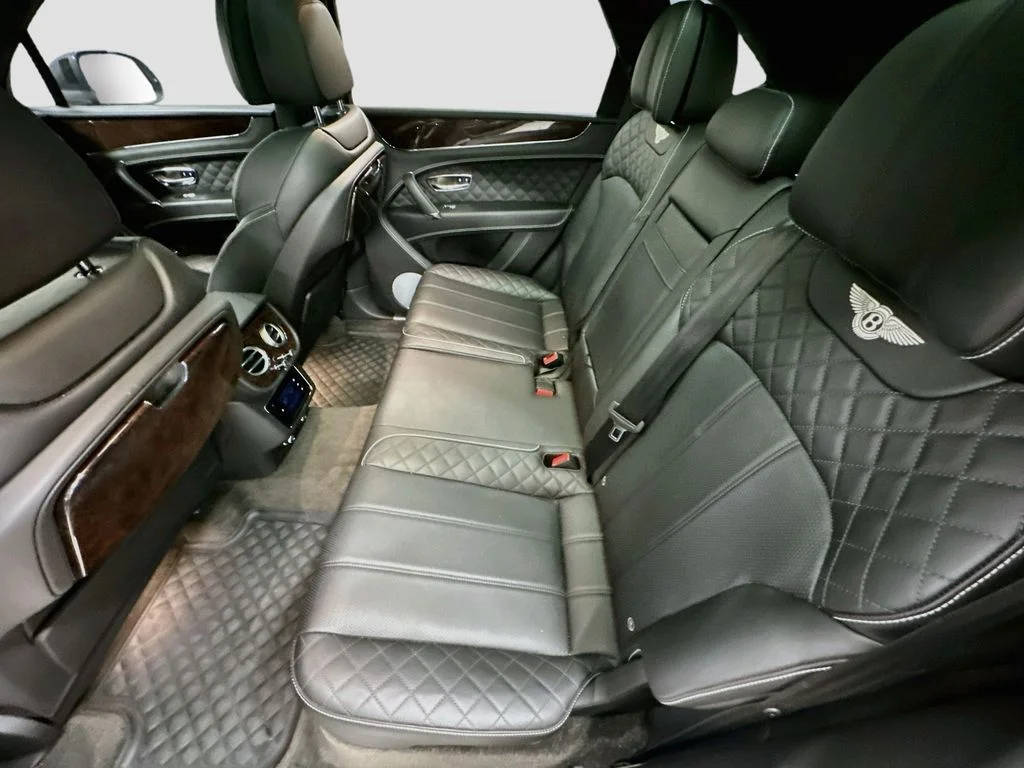 Used 2018  Bentley W12 image 25