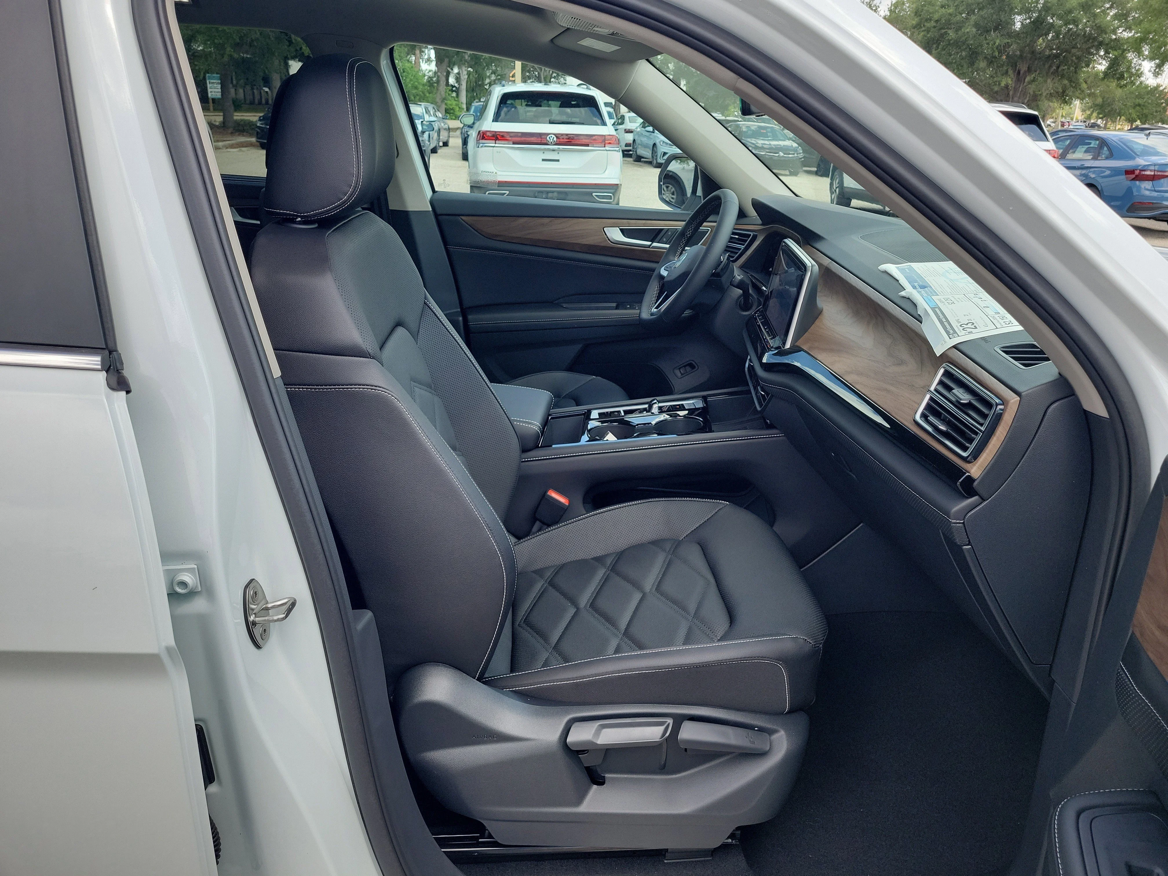 New 2026 White Volkswagen SE w/Technology image 7