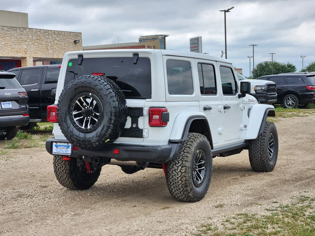 New 2026 Bright White Clear-Coat Exterior Paint Jeep Rubicon X image 4