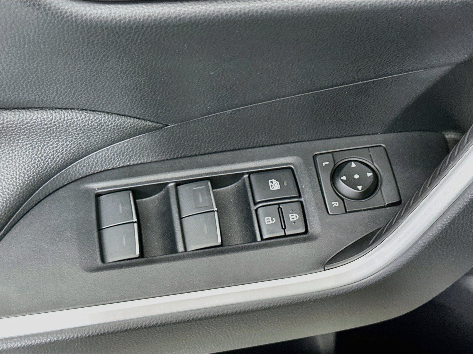 Used 2025 Silver Sky Metallic Toyota XLE image 18