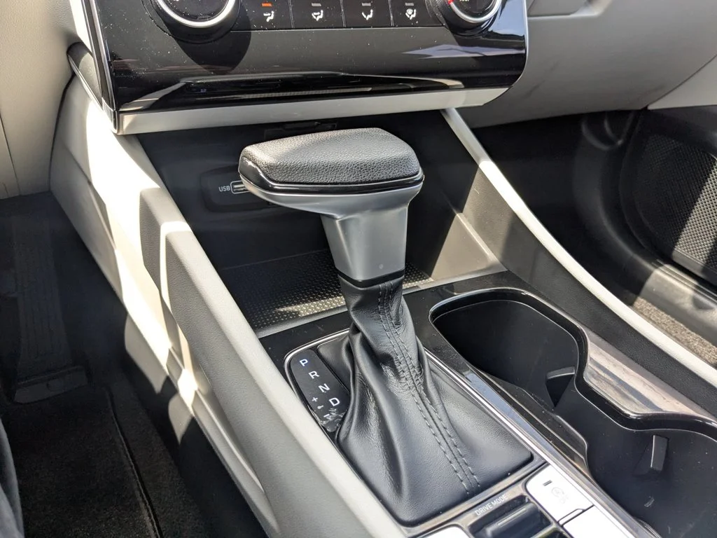 Used 2022 Shimmering Silver Hyundai SEL image 18