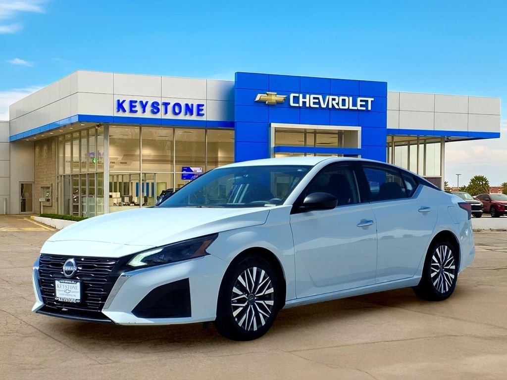 2025 Nissan Altima SV - Photo 3