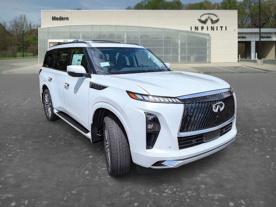 New 2026 Radiant White INFINITI LUXE image 3