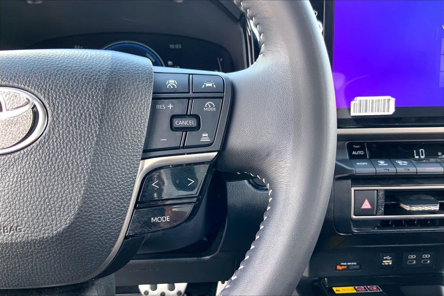 Used 2025 Ice Cap Toyota SE image 24