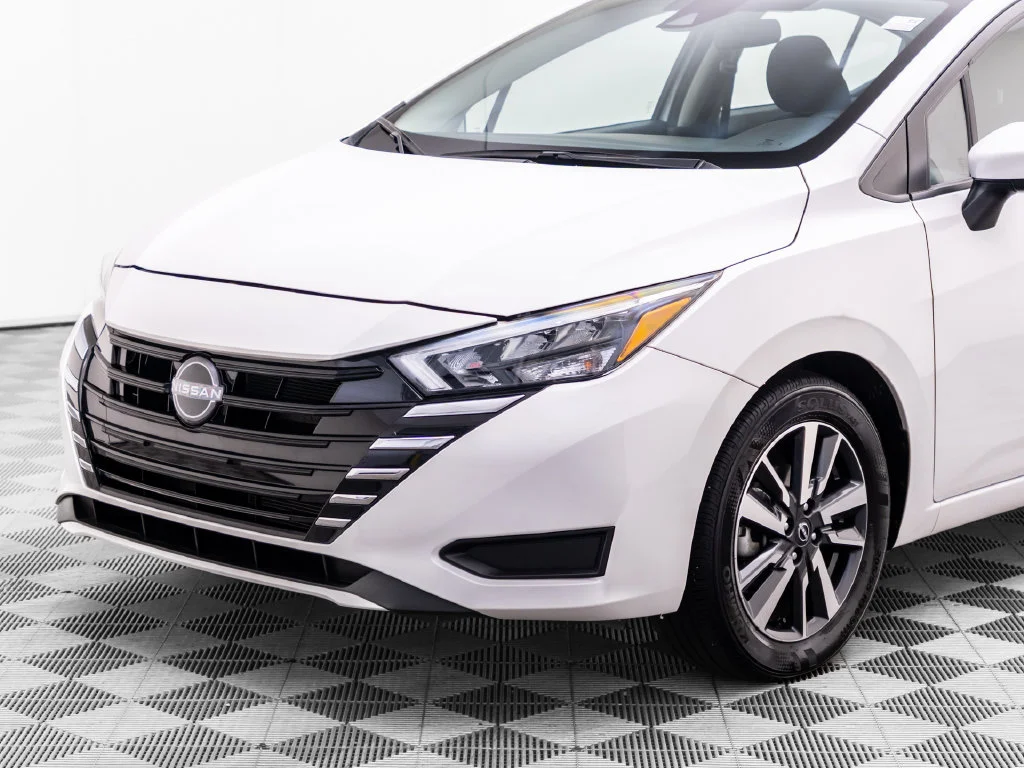 Used 2025 White Nissan 1.6 SV image 37