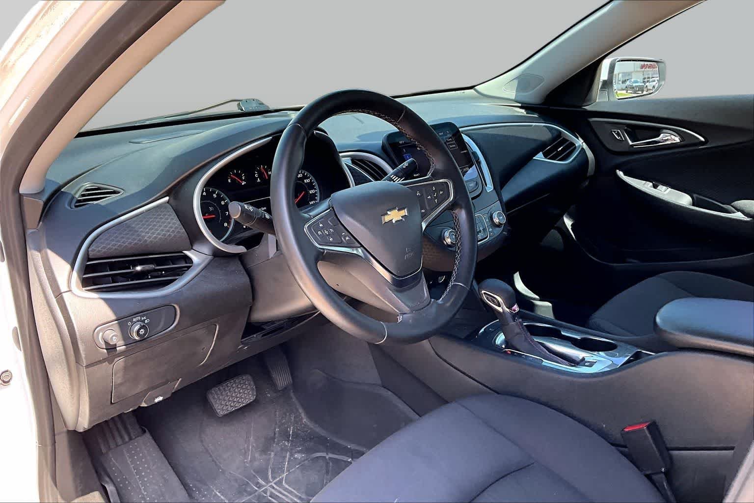 Used 2024 Summit White Chevrolet RS image 15