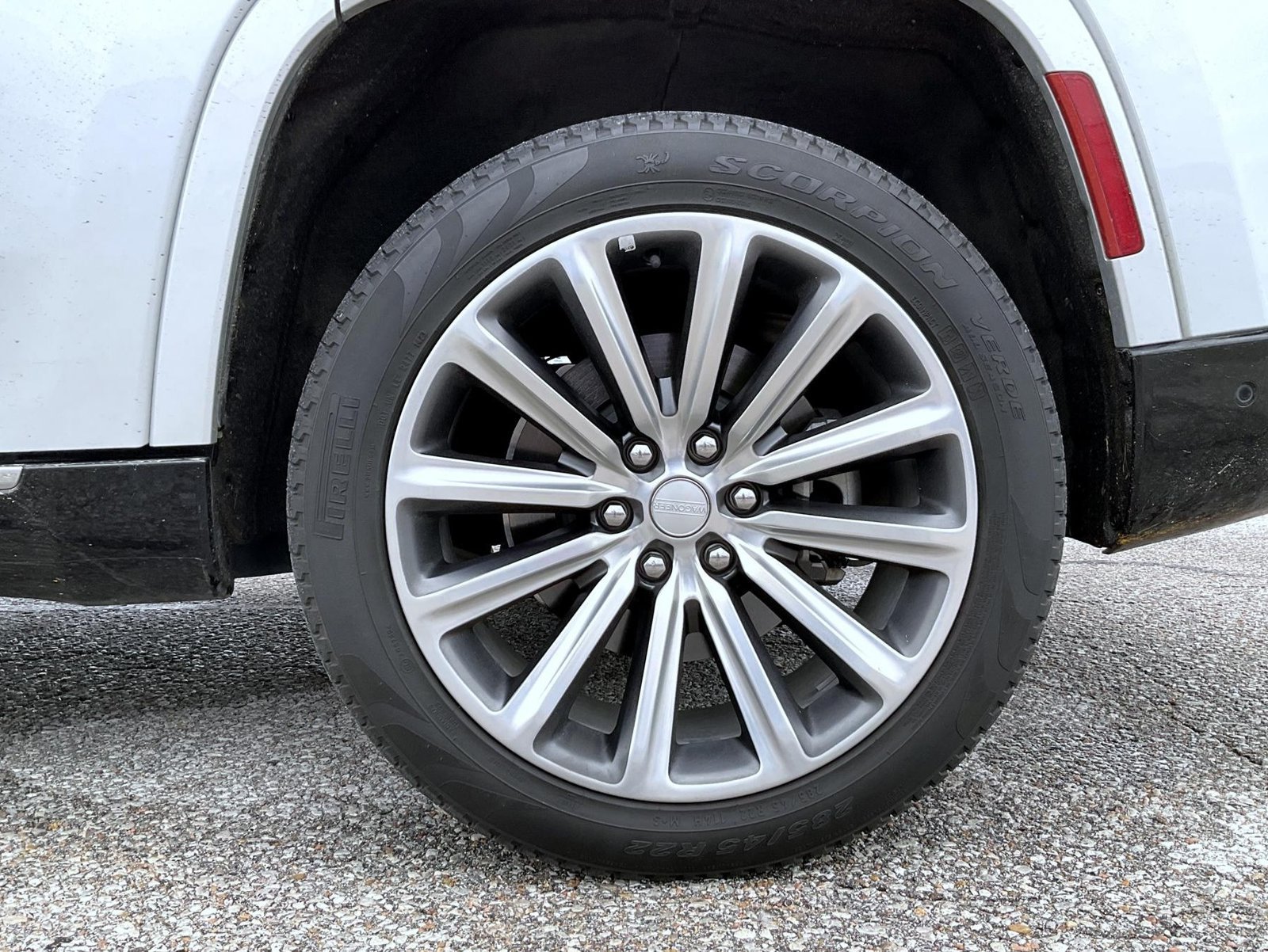 Used 2023 Silver Jeep Base image 24