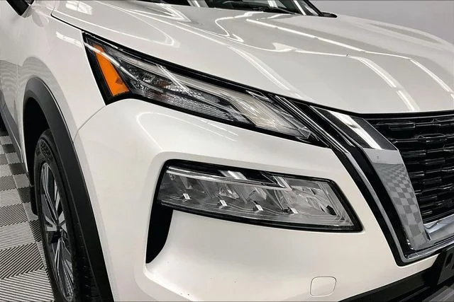 Used 2023 Pearl White Tricoat Nissan SV image 35