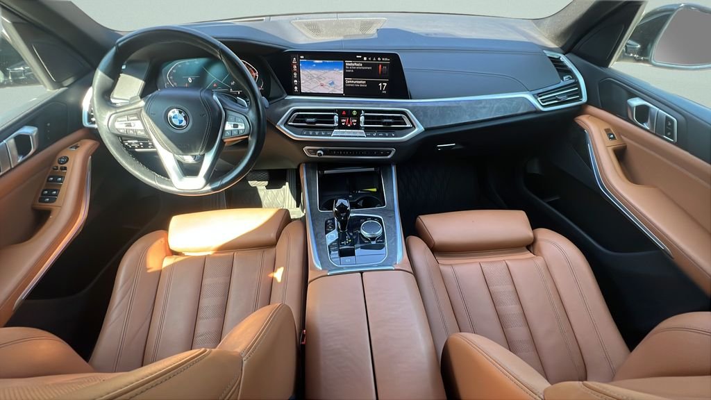 Used 2022 Green BMW sDrive40i image 11