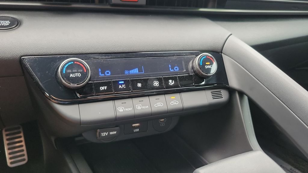 2025 Hyundai Elantra SEL - Photo 17
