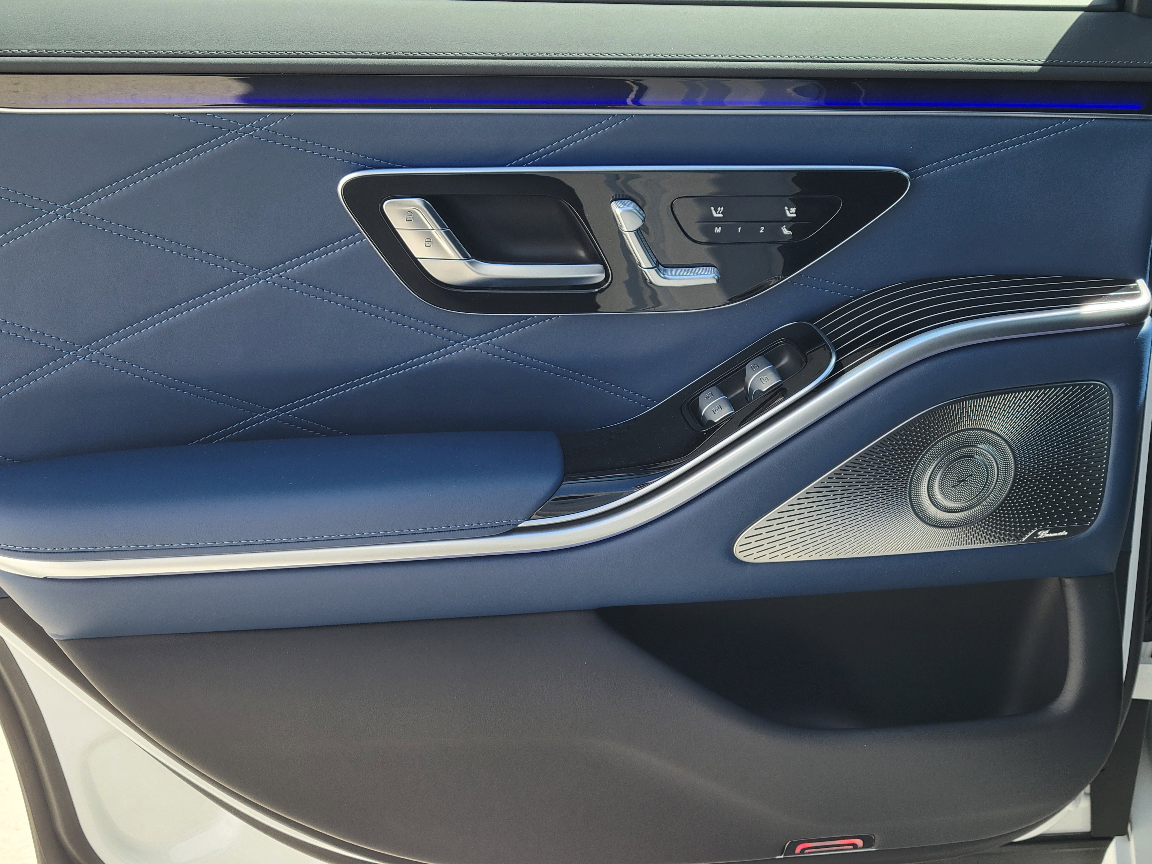 New 2026 MANUFAKTUR Moonlight White Metallic Mercedes-Benz AMG® S 63 E 4MATIC® Sedan image 41