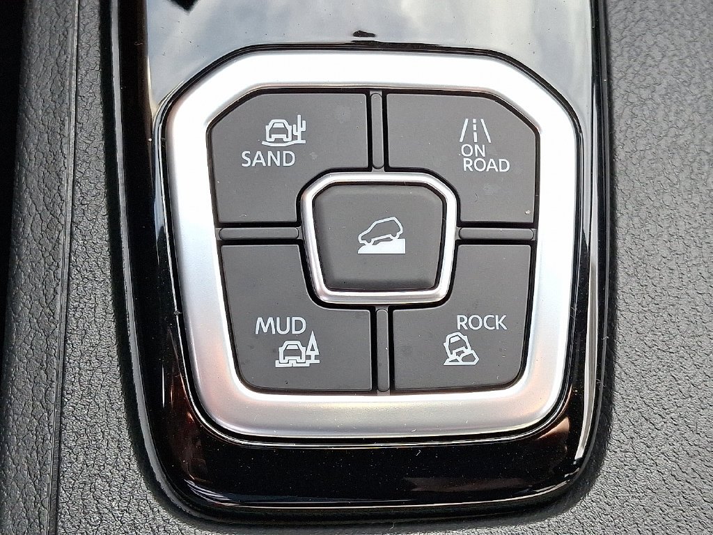 New 2027 Gun Metallic Nissan Crew Cab SV image 16