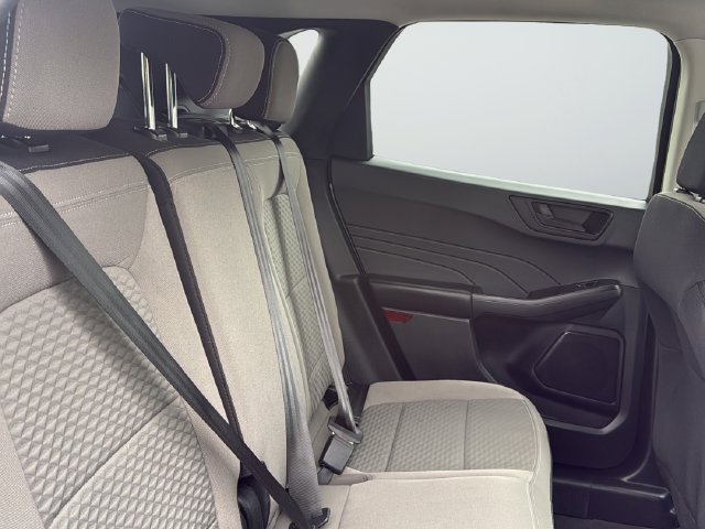 Used 2022 Silver Ford SE image 20