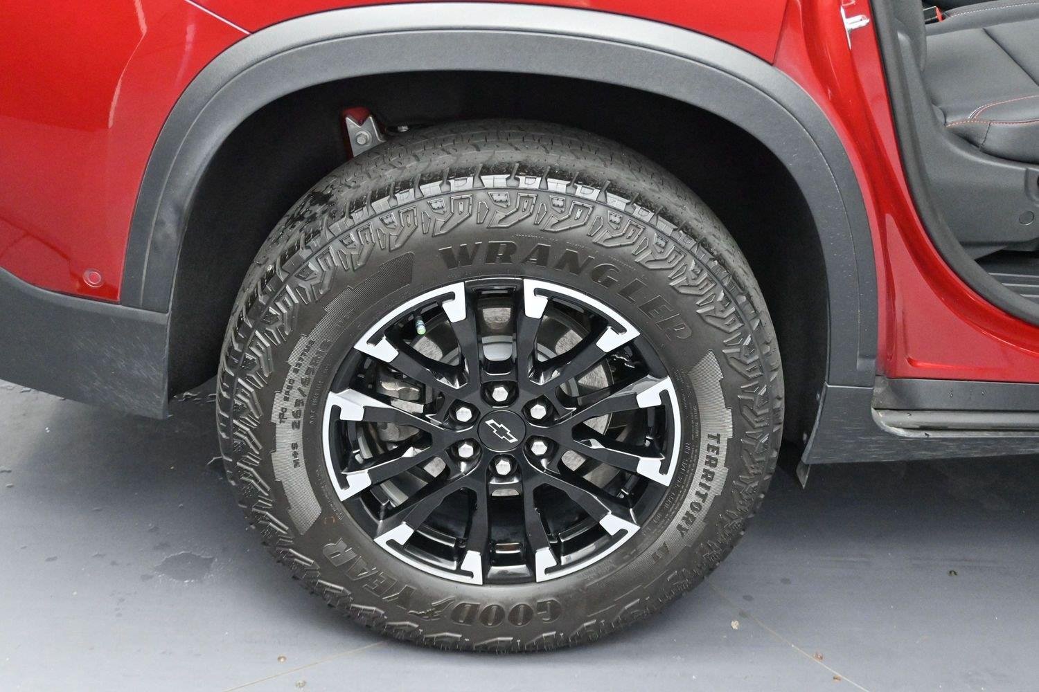 Used 2024 Radiant Red Tintcoat Chevrolet Z71 image 35