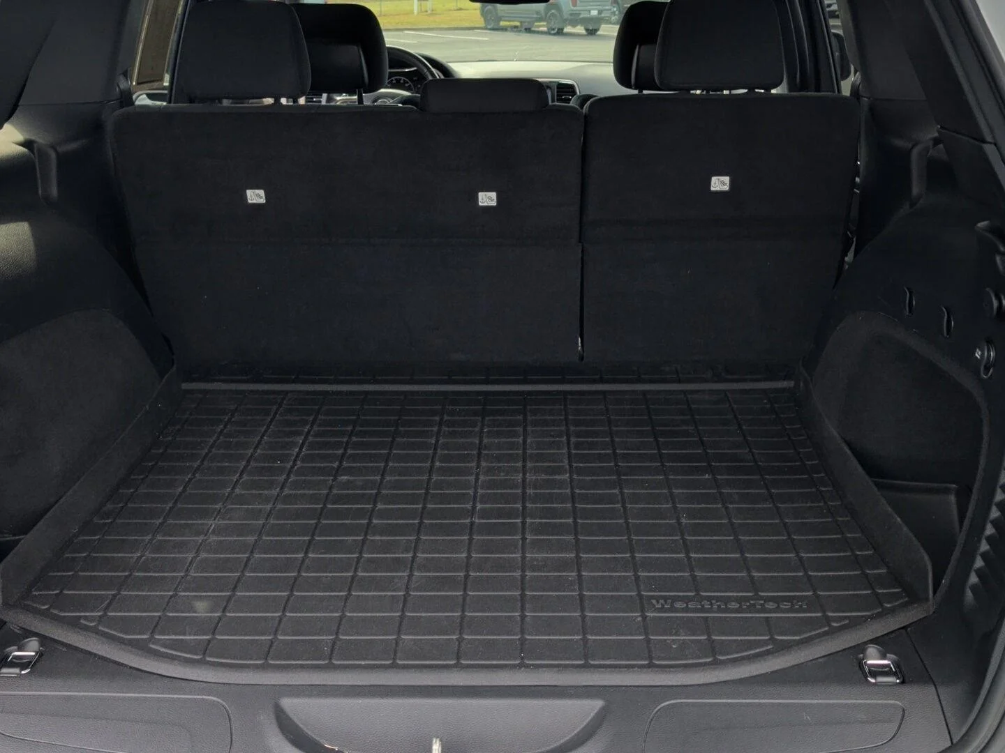 Used 2016 White Jeep Laredo image 23